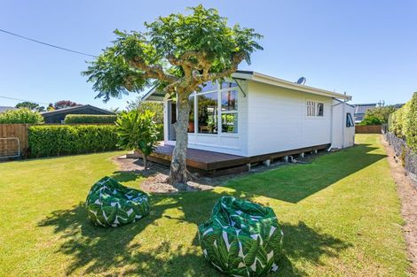 Photo of property in 11 Hahei Beach Road, Hahei, Whitianga, 3591