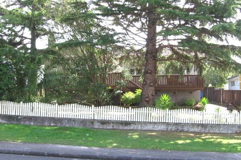 Photo of property in 32 Felgrove Street, Glendene, Auckland, 0602