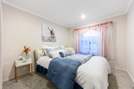 Photo of property in 18 Steamer Road, Silverdale, 0932