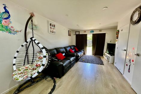 Photo of property in 15 Valour Lane, Papakura, 2110