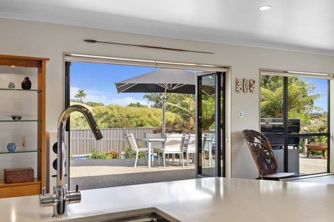 Photo of property in 71 Kaipara Road, Papakura, 2582