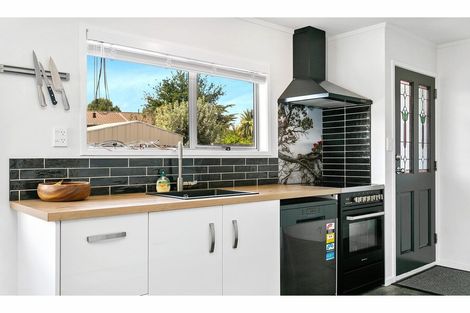 Photo of property in 35 Otupai Street, Two Mile Bay, Taupo, 3330