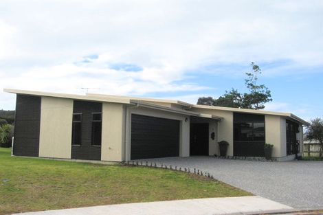 Photo of property in 10 Willow Grove, Tairua, 3508