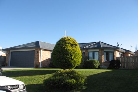 Photo of property in 17 Northmeadow Drive, Rototuna, Hamilton, 3210