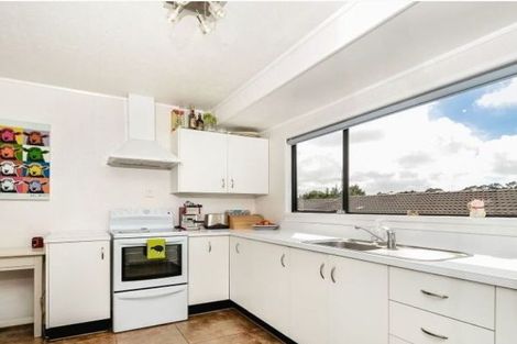 Photo of property in 81 Pupuke Road, Northcote, Auckland, 0627