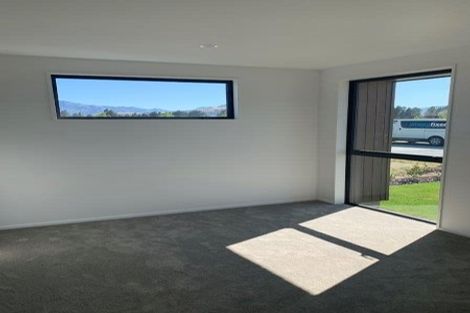 Photo of property in 5 Matakanui Lane, Wanaka, 9305