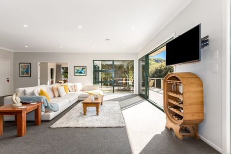 Photo of property in 1142 Paekakariki Hill Road, Paekakariki Hill, Porirua, 5381