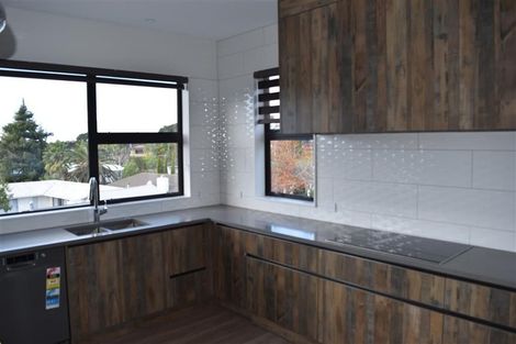 Photo of property in 18 Lyons Avenue, Murrays Bay, Auckland, 0630