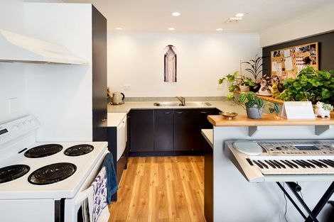 Photo of property in 16 Brasenose Place, Tawa, Wellington, 5028