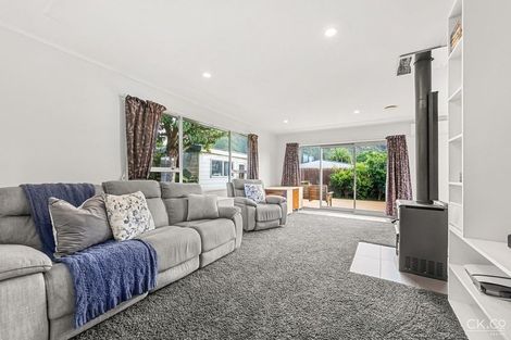 Photo of property in 28 Omaha Grove, Totara Park, Upper Hutt, 5018