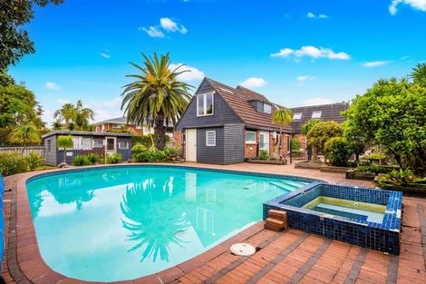 Photo of property in 8 Sanctuary Point, Sunnyhills, Auckland, 2010