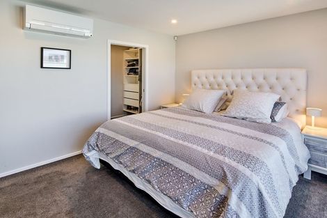Photo of property in 28 Domett Street, Newlands, Wellington, 6037