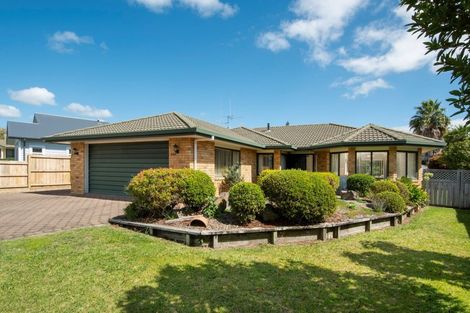 Photo of property in 17 Burnt Oak Drive, Pyes Pa, Tauranga, 3112