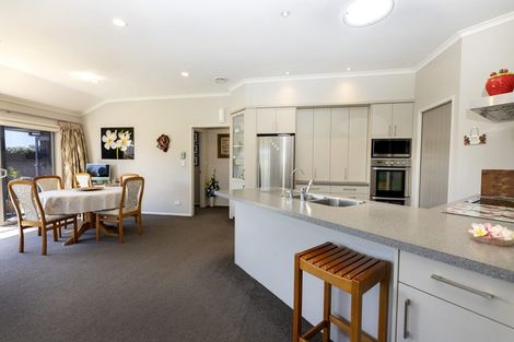 Photo of property in 2 Oakwood Drive, Highlands Park, New Plymouth, 4312