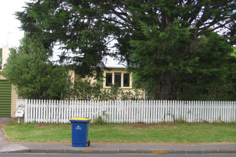 Photo of property in 1/38 Godley Road, Green Bay, Auckland, 0604