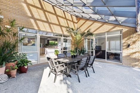 Photo of property in 7 Toledo Avenue, Henderson, Auckland, 0612