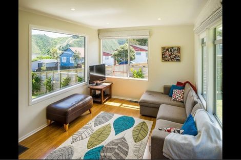 Photo of property in 30 Frobisher Street, Island Bay, Wellington, 6023