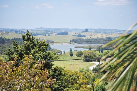 Photo of property in 39 Whaka Street, Maungaturoto, 0520