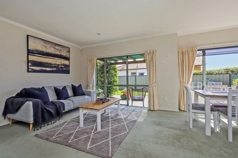 Photo of property in 2 Addington Place, Taradale, Napier, 4112