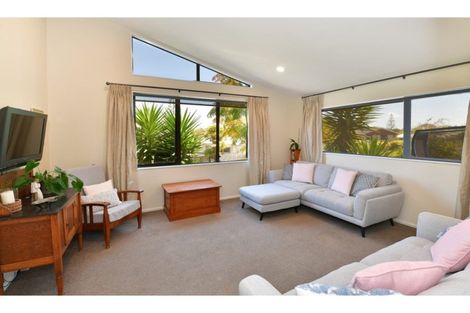 Photo of property in 88a Brian Crescent, Stanmore Bay, Whangaparaoa, 0932