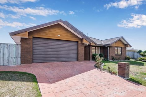 Photo of property in 124 Realm Drive, Paraparaumu, 5032