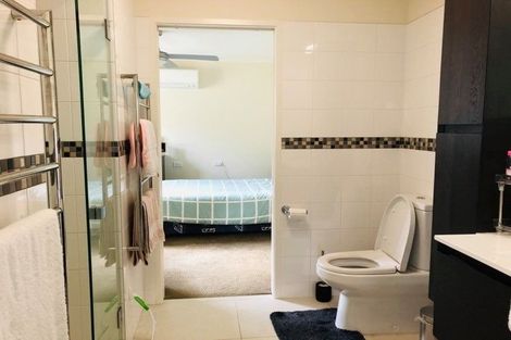 Photo of property in 117a Carlisle Road, Northcross, Auckland, 0632