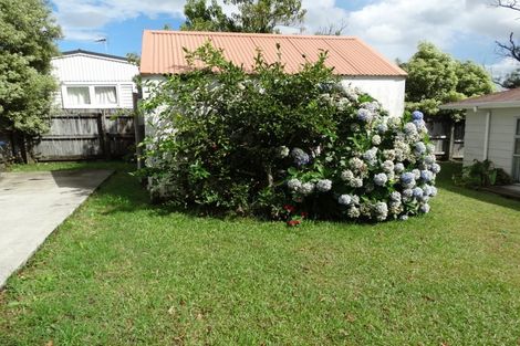 Photo of property in 4/23 Luckens Road, West Harbour, Auckland, 0618