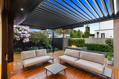 Photo of property in 18 Roa Road, Fendalton, Christchurch, 8041