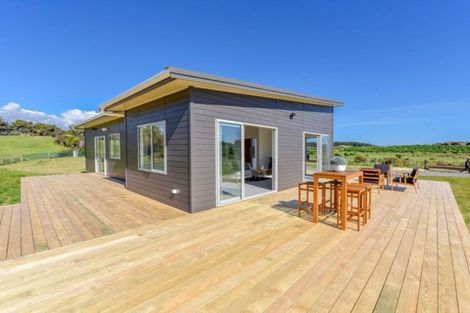 Photo of property in 42a Strathnaver Drive, Waikawa Beach, Manakau, 5573