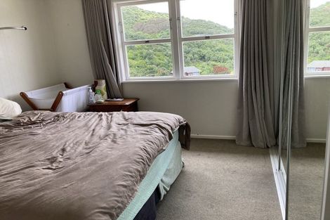 Photo of property in 31 Cave Road, Houghton Bay, Wellington, 6023