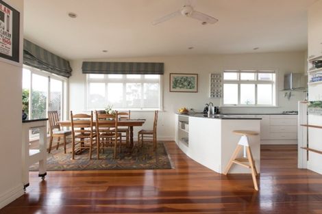 Photo of property in 42 Queen Street, Northcote Point, Auckland, 0627