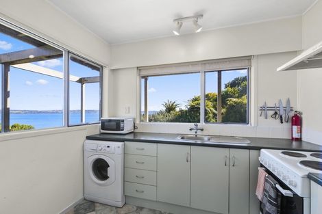 Photo of property in 10 Naera Place, Kawaha Point, Rotorua, 3010