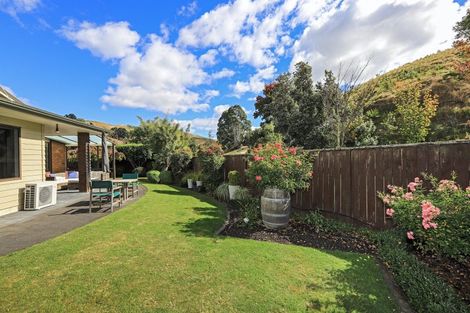Photo of property in 8 Webb Place, Taradale, Napier, 4112
