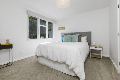 Photo of property in 12 Village Way, Ardmore, Papakura, 2582