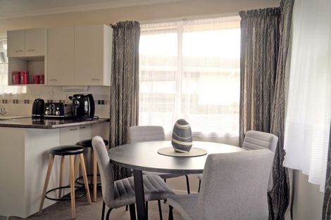 Photo of property in 27 Meadowbrook Drive, Cloverlea, Palmerston North, 4412