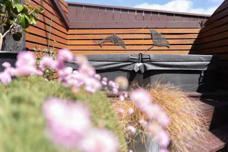 Photo of property in 15 Kentwood Drive, Woodridge, Wellington, 6037