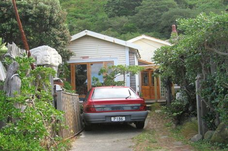 Photo of property in 154 Breaker Bay Road, Breaker Bay, Wellington, 6022