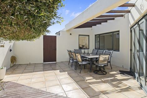 Photo of property in 25 Jordan Street, Island Bay, Wellington, 6023