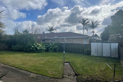 Photo of property in 2 Kerlin Crescent, West Harbour, Auckland, 0618