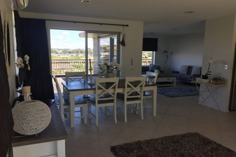 Photo of property in 31 Ina Ville Drive, Pukekohe, 2120