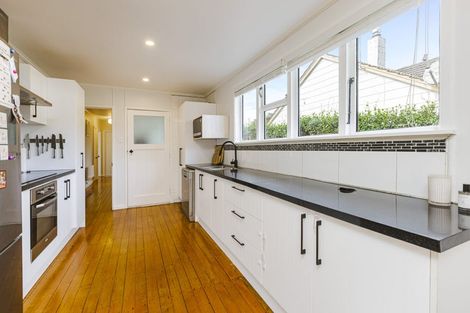 Photo of property in 12 Village Way, Ardmore, Papakura, 2582