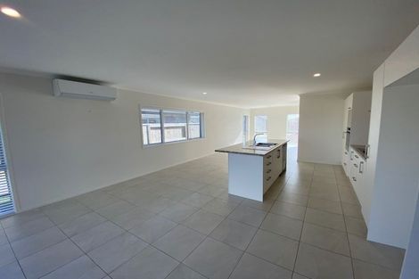 Photo of property in 28 Sabre Street, Papamoa Beach, Papamoa, 3118