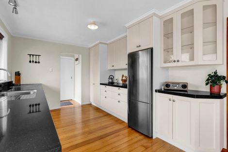 Photo of property in 239 Mangorei Road, Merrilands, New Plymouth, 4312