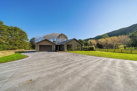 Photo of property in 405a Paekakariki Hill Road, Paekakariki Hill, Porirua, 5381
