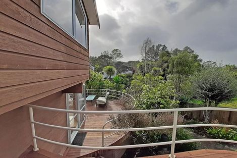 Photo of property in 14 La Roche Place, Northcote, Auckland, 0627