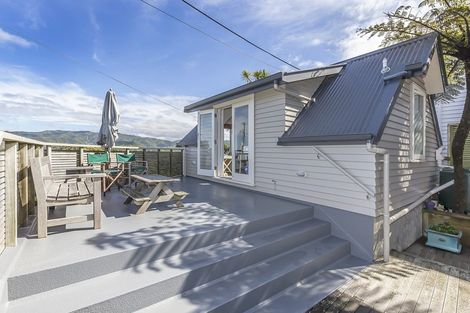 Photo of property in 33 Buckley Road, Southgate, Wellington, 6023