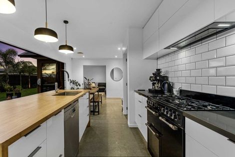 Photo of property in 8 Senecio Way, Papamoa Beach, Papamoa, 3118