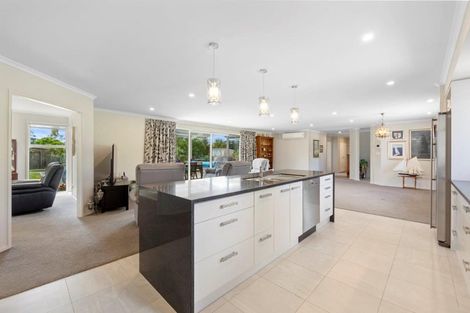 Photo of property in 42 Farrand Road, Kumeu, 0891