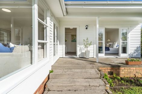 Photo of property in 1/516 Glenfield Road, Bayview, Auckland, 0629