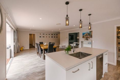 Photo of property in 1 Waimarama Court, Roslyn, Palmerston North, 4414